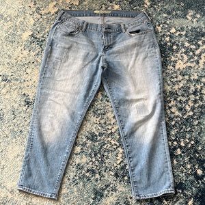 Old navy boyfriend jeans. Slightly baggy straight leg.